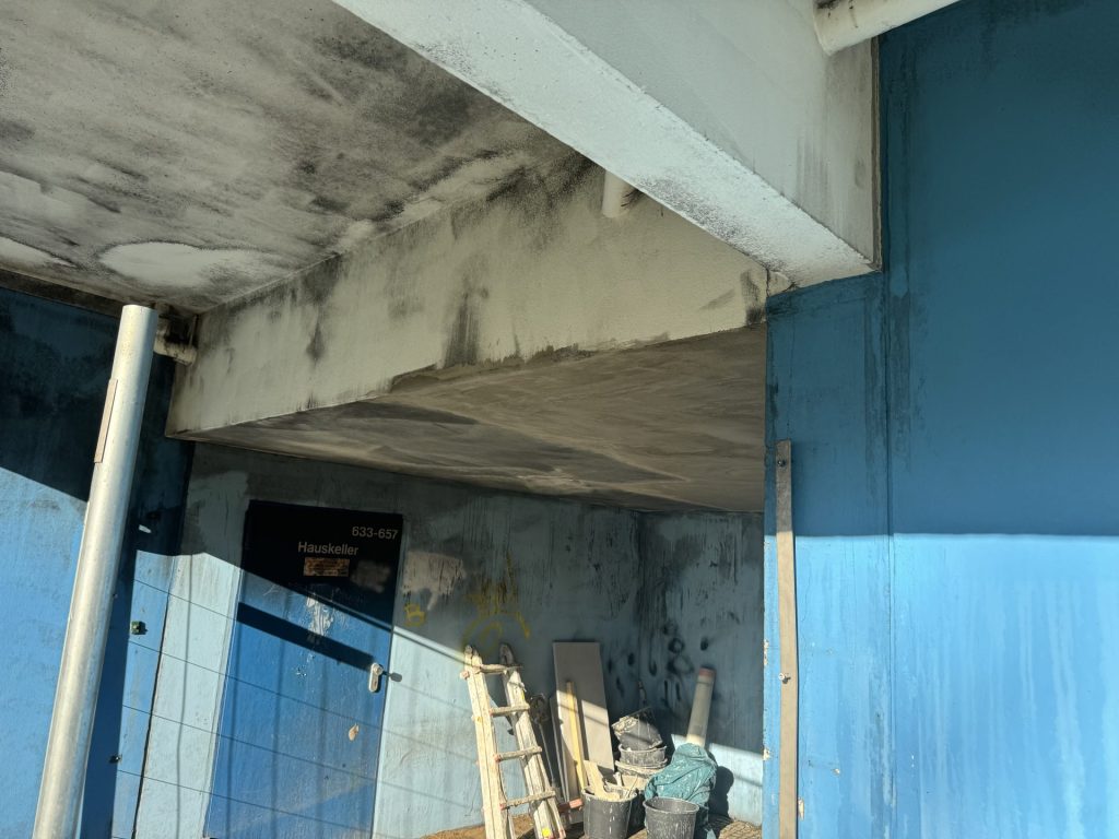 Baustelle unter einem Gebäude